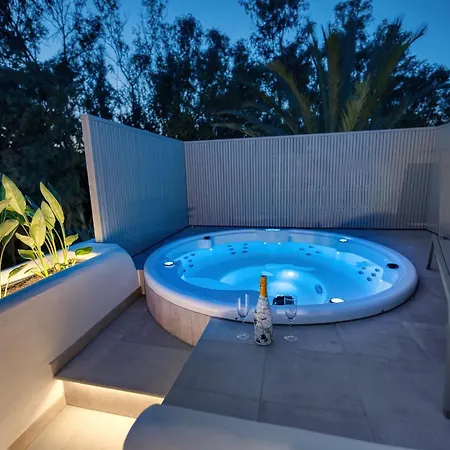 1081 Luxurious Beachfront Penthouse With Private Jacuzzi Lägenhet *