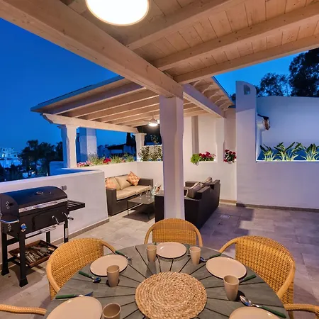 Lägenhet 1081 Luxurious Beachfront Penthouse With Private Jacuzzi Marbella