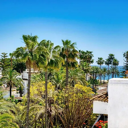 1081 Luxurious Beachfront Penthouse With Private Jacuzzi Lägenhet Marbella