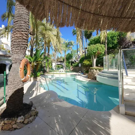 1081 Luxurious Beachfront Penthouse With Private Jacuzzi Lägenhet